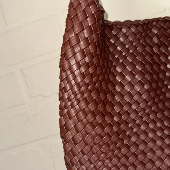 Elegant Woven Brown Tote Bag magnet closure shoulder bag basket weave - Picture 2 of 3